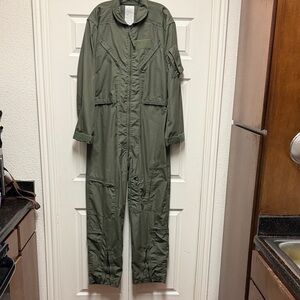 CWU-27P Flight Suit Flyers Coveralls Size 42 L Sage Green  8415-01-043-8390